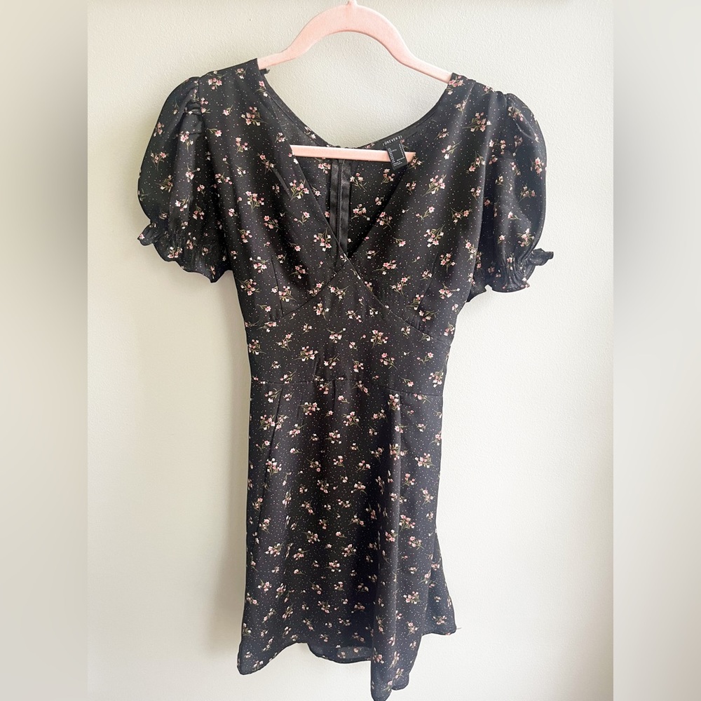 Black floral flattering mini dress from forever 21. Worn once! Originally $32